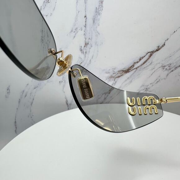 New MIU MIU Logo Sunglasses 2025 Runway Gold Slim Skinny Wrap Rimless Italy - Picture 7 of 16